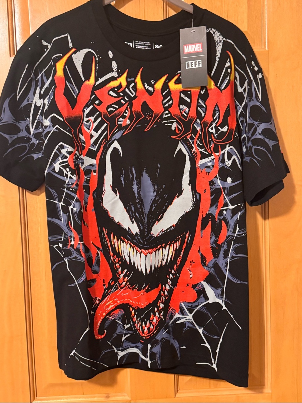 Marvel Neff Venom Graphic Tee in Black and Red